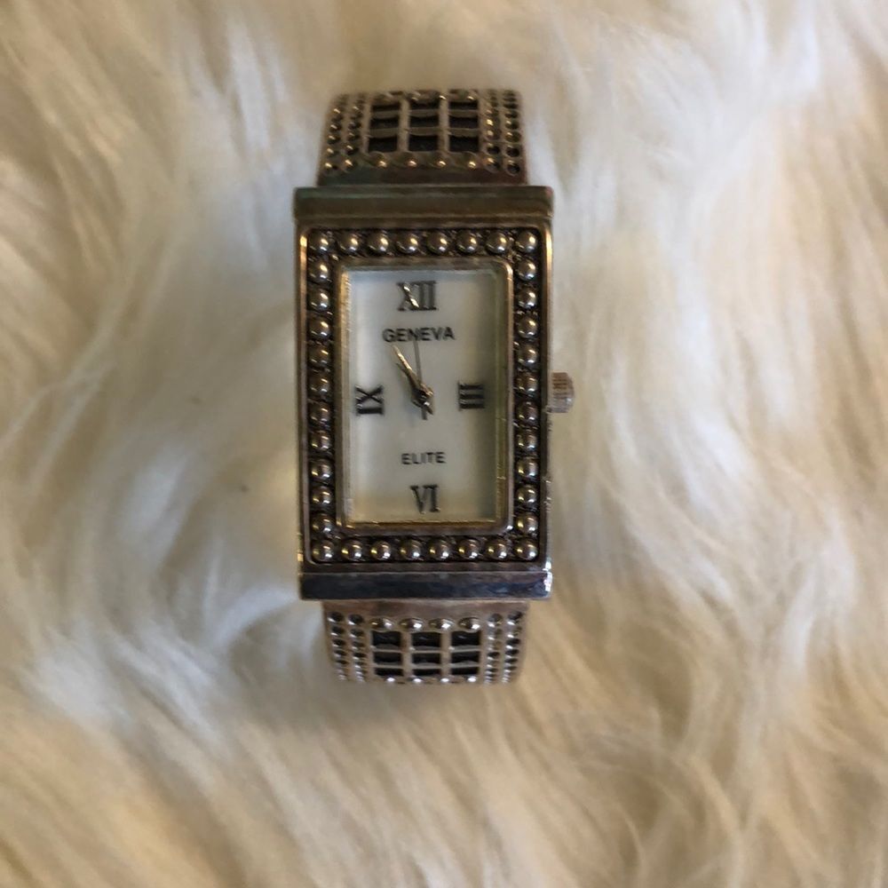 5 Geneva Ladies Watches Need Batteries - Picture 7 of 16
